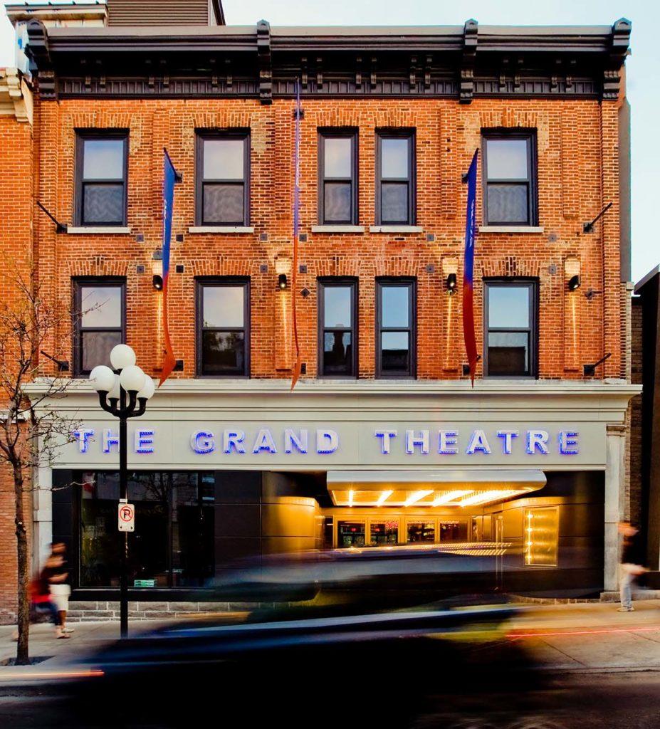 Si vous êtes à la recherche d’une soirée euphorique de divertissement, ne cherchez pas plus loin que le The Grand Theatre.